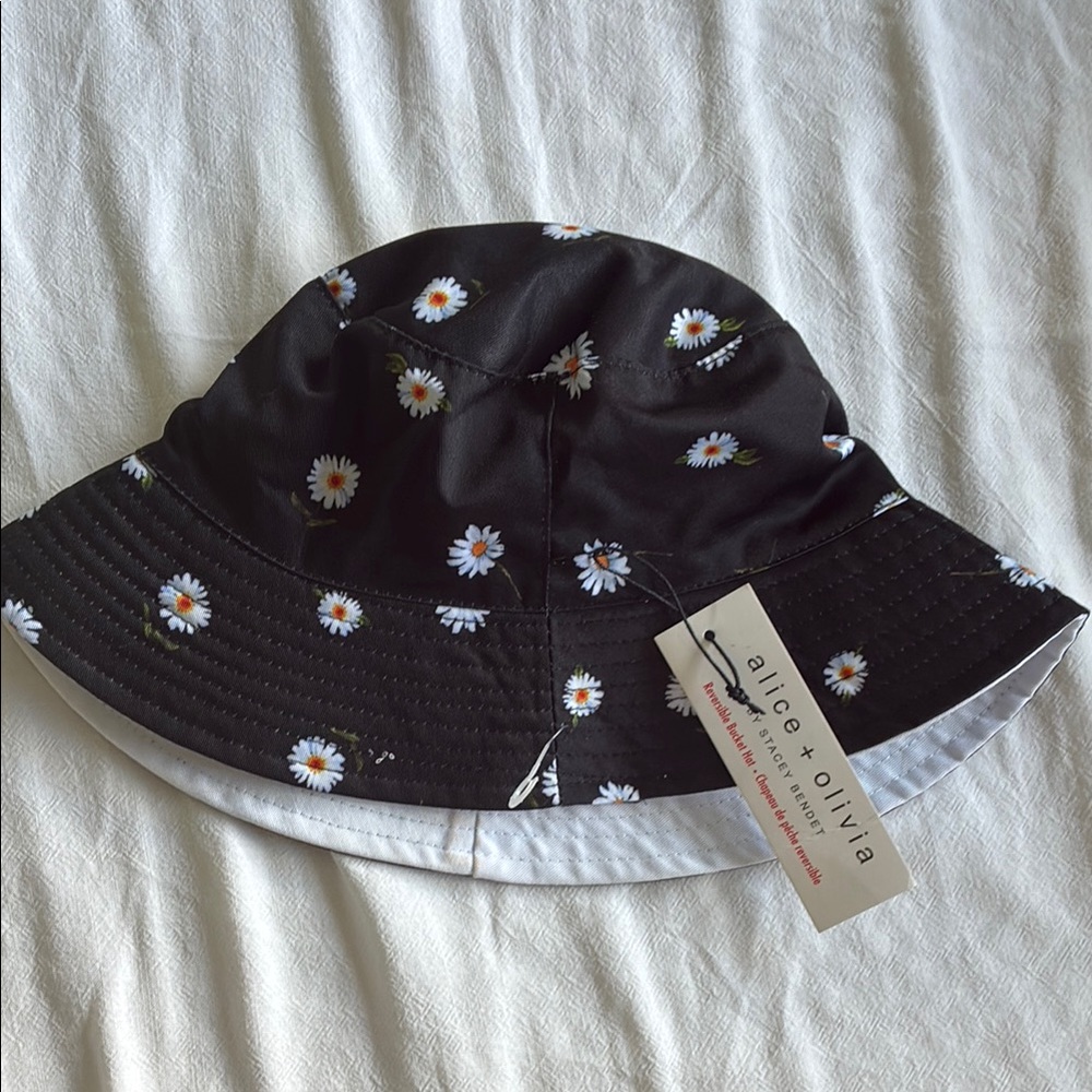 Alice + Olivia Reversible Black and White Daisy Hat
